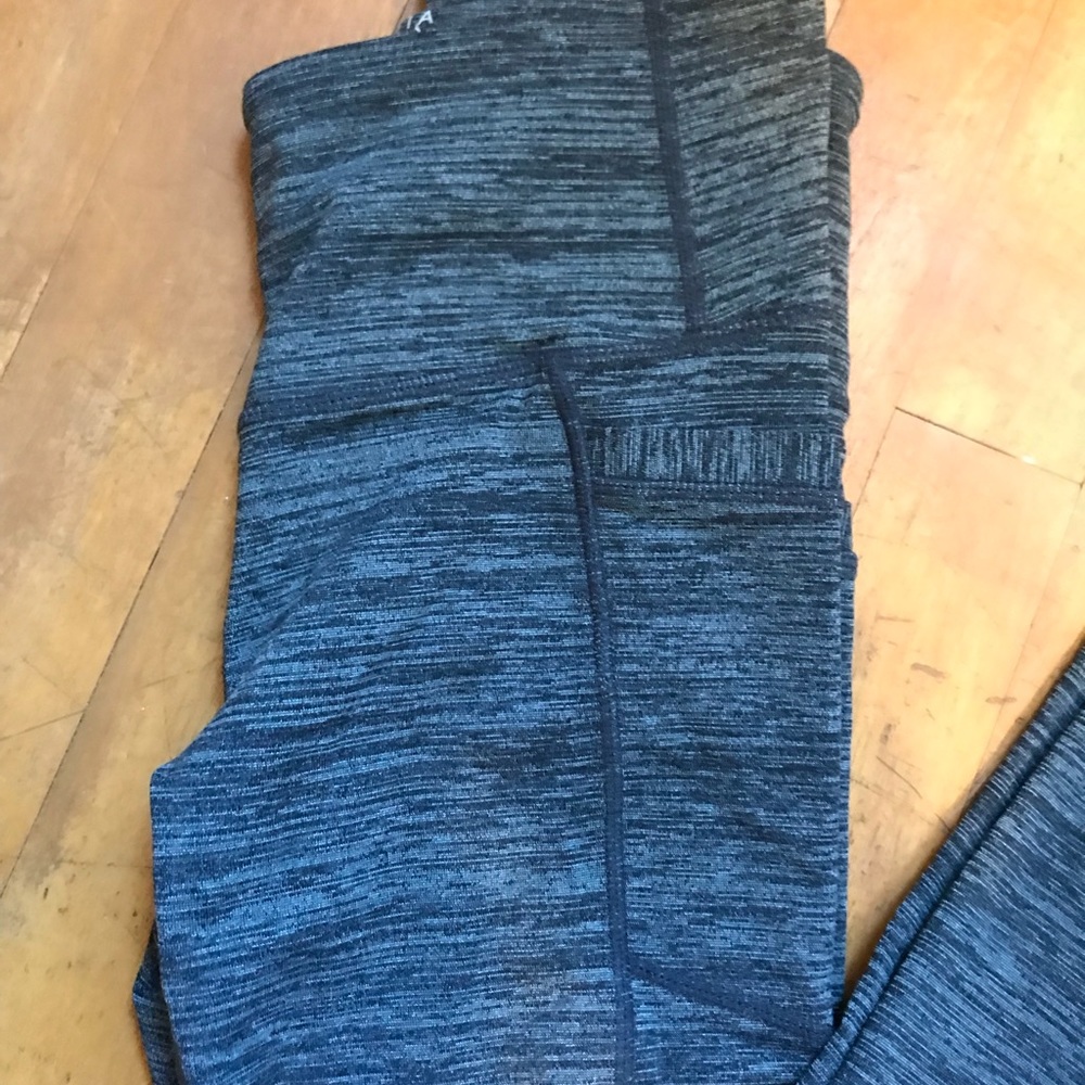 ATHLETA WORKOUT LEGGINGS - Picture 3 of 3